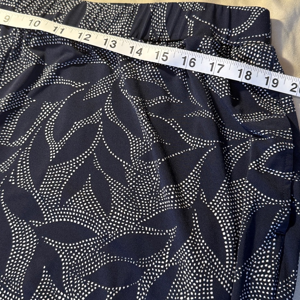 Susan Graver Navy and White Leaf Pattern Pull On Elastic Waist Genie Pants 1X - Picture 9 of 11